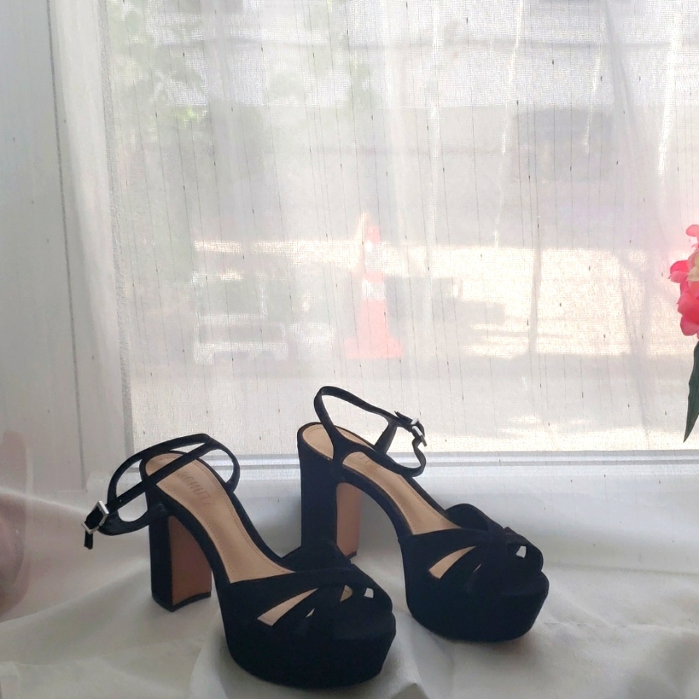 Selling a pair of black nubuck Shultz heels I never ended up wearing